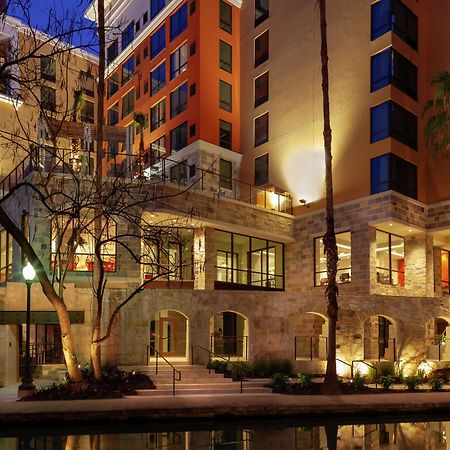 Hampton Inn & Suites San Antonio Riverwalk Exterior photo