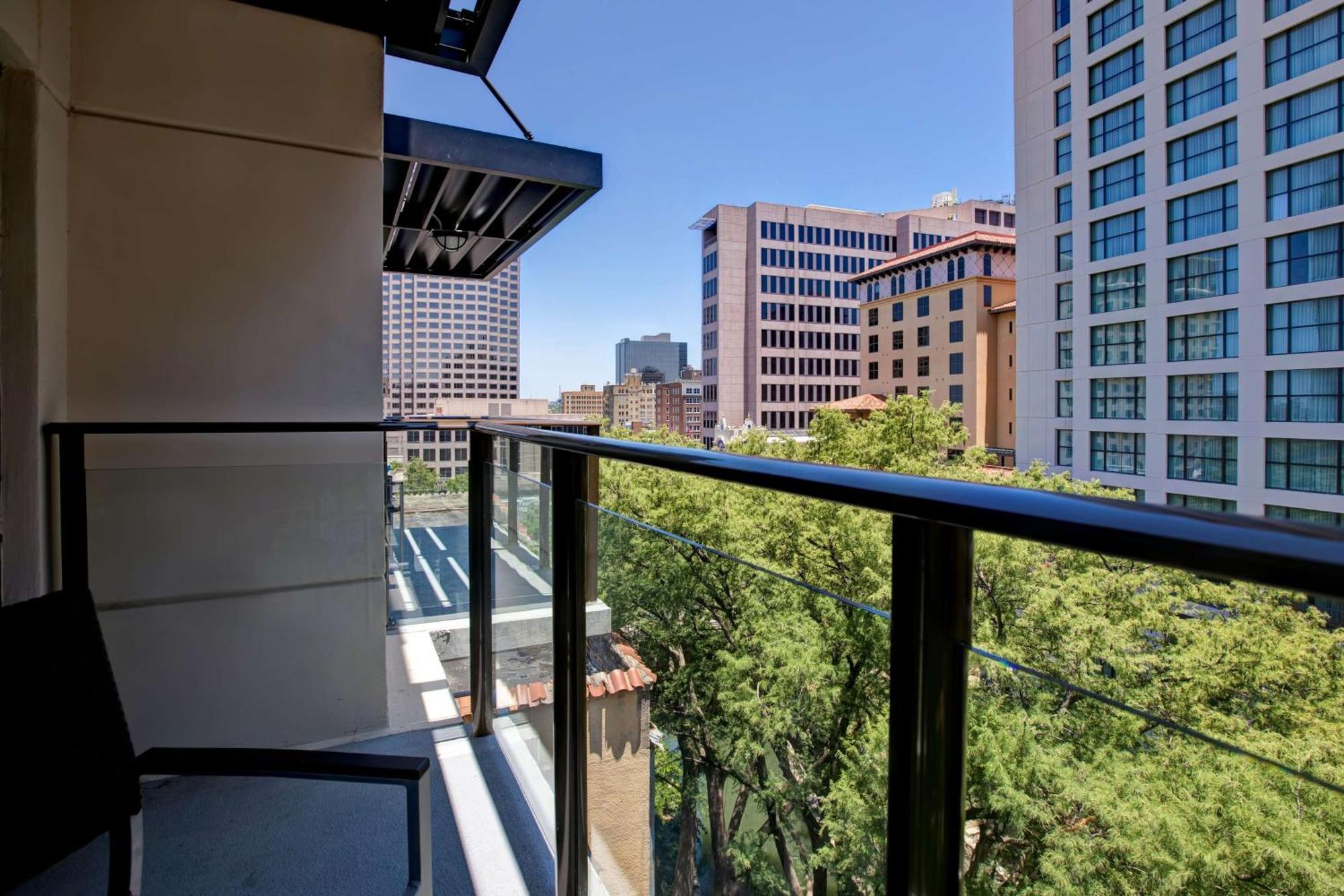 Hampton Inn & Suites San Antonio Riverwalk Exterior photo