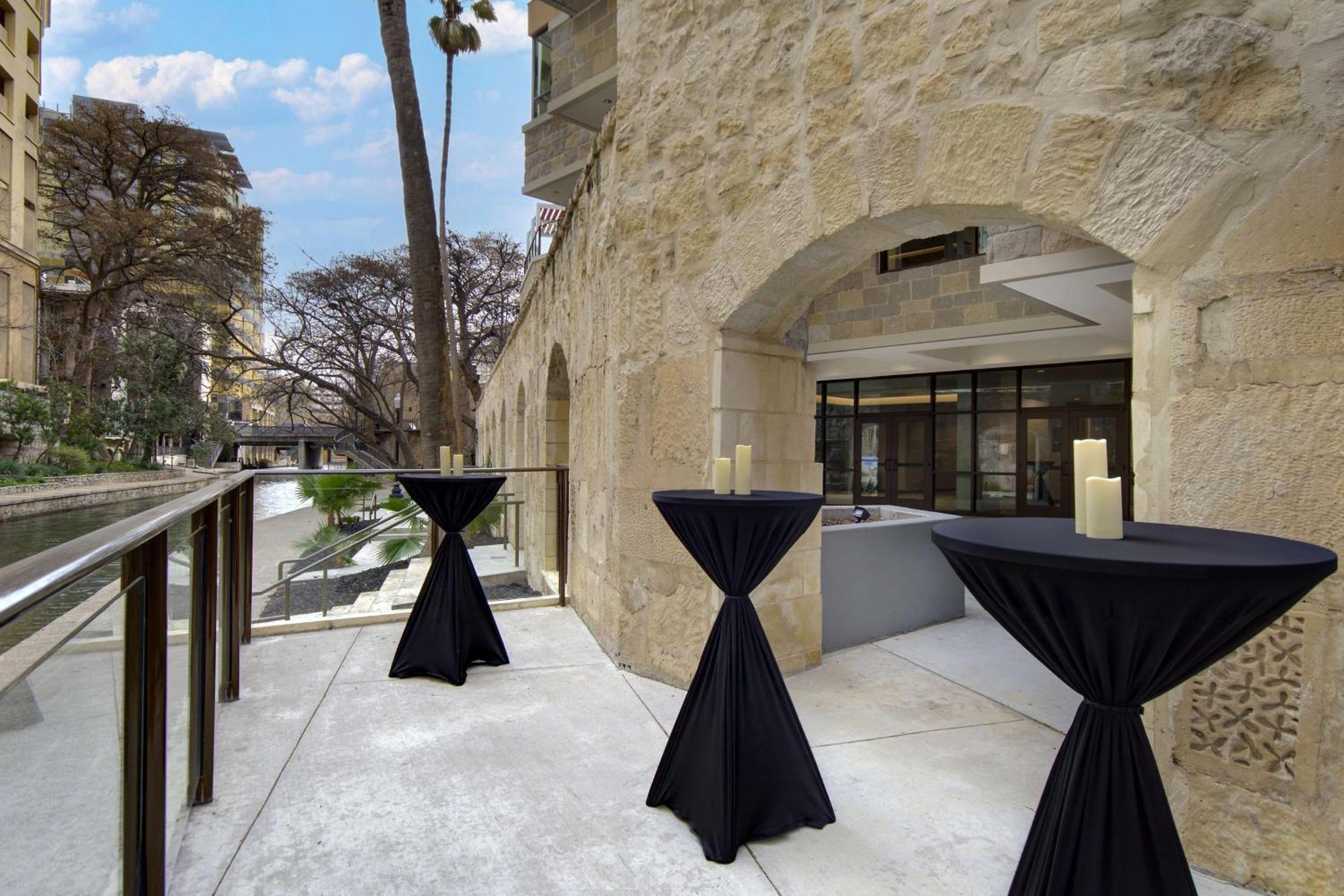 Hampton Inn & Suites San Antonio Riverwalk Exterior photo