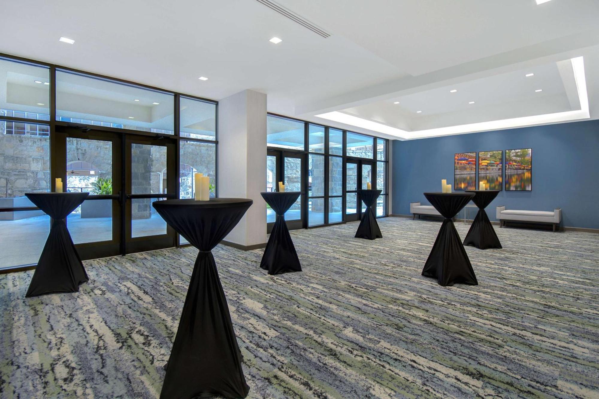 Hampton Inn & Suites San Antonio Riverwalk Exterior photo