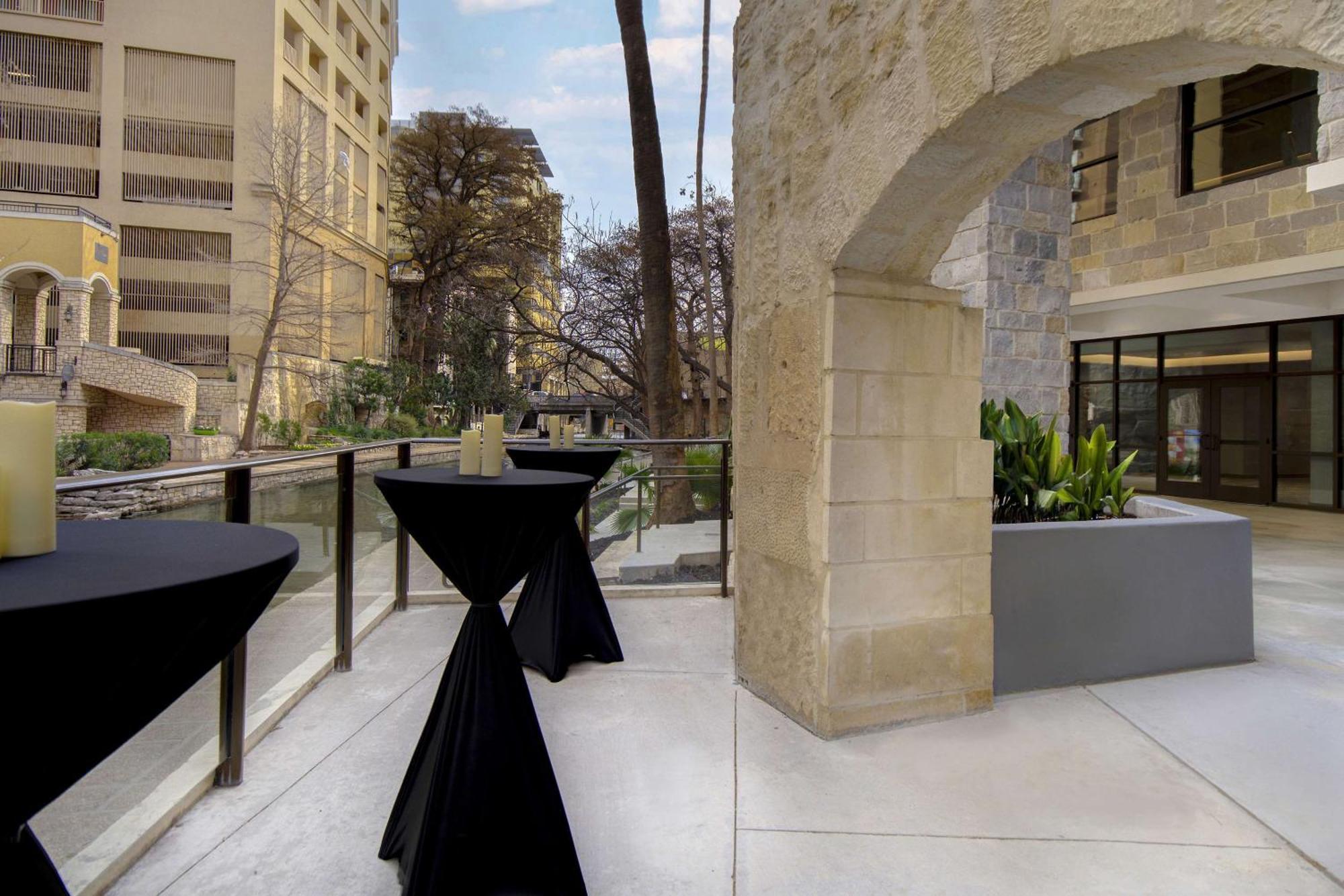 Hampton Inn & Suites San Antonio Riverwalk Exterior photo