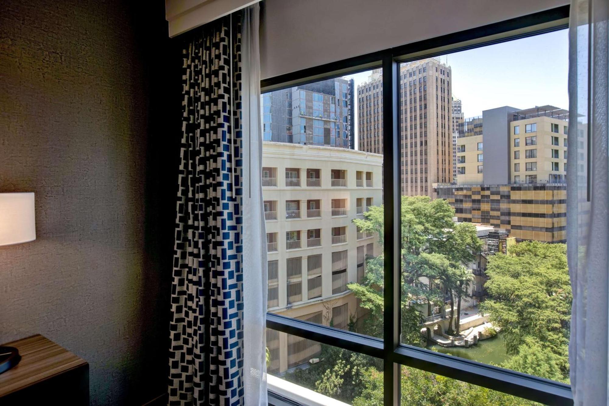 Hampton Inn & Suites San Antonio Riverwalk Exterior photo