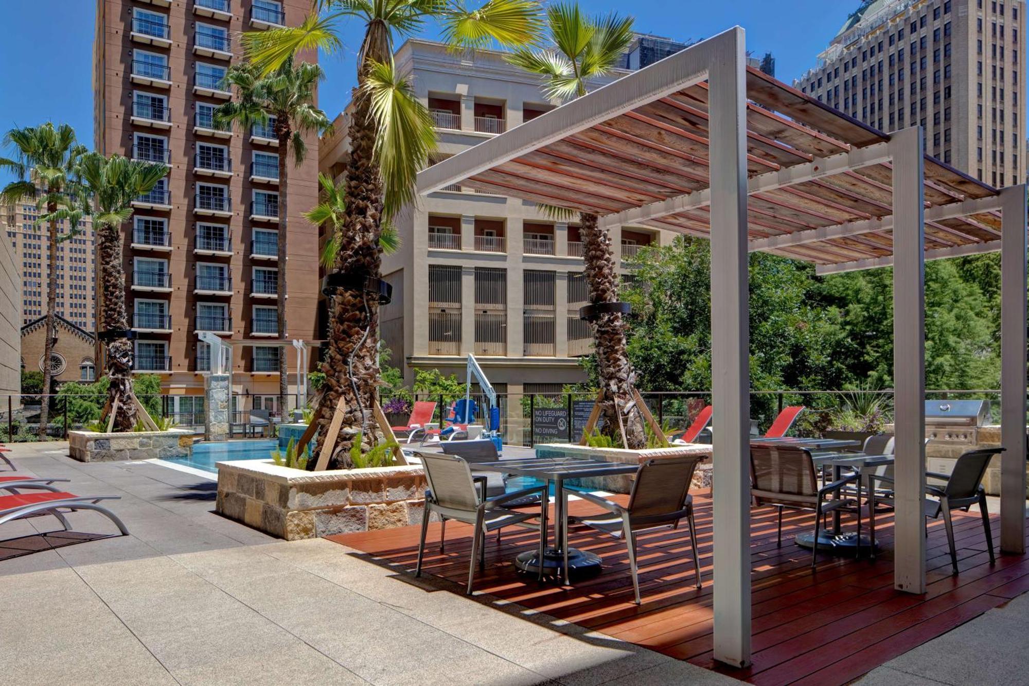Hampton Inn & Suites San Antonio Riverwalk Exterior photo
