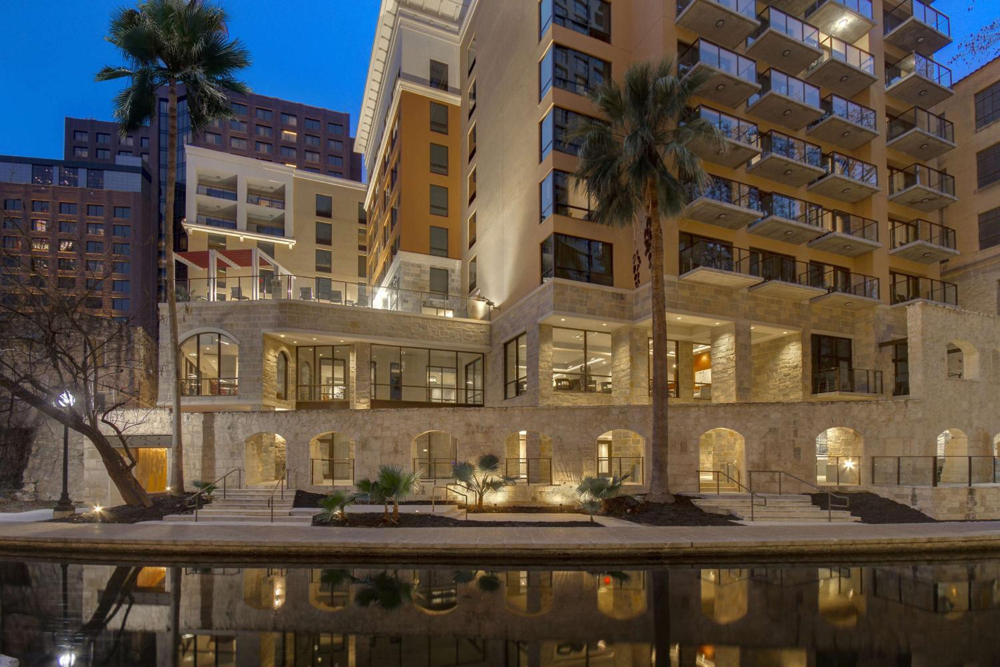Hampton Inn & Suites San Antonio Riverwalk Exterior photo