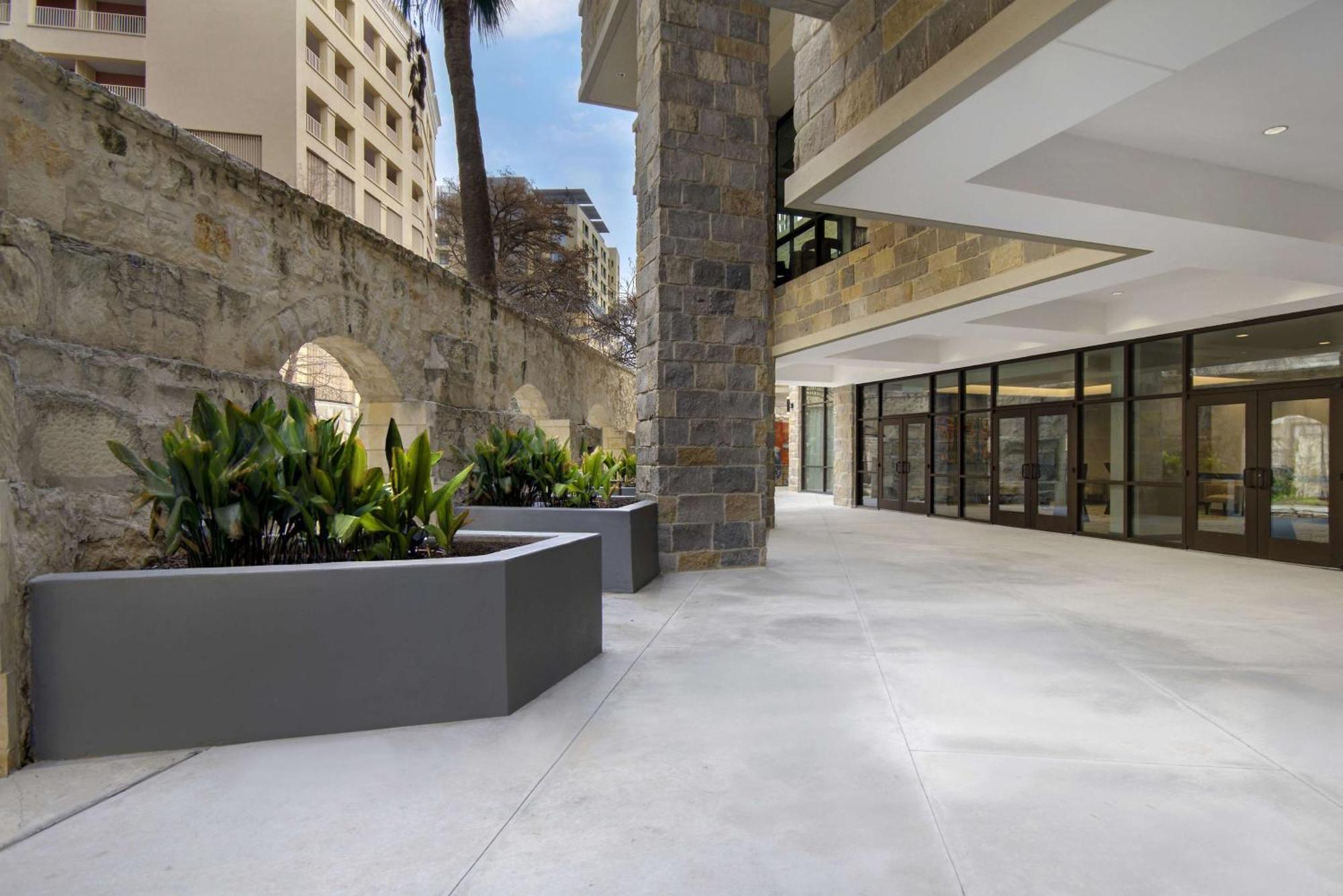 Hampton Inn & Suites San Antonio Riverwalk Exterior photo